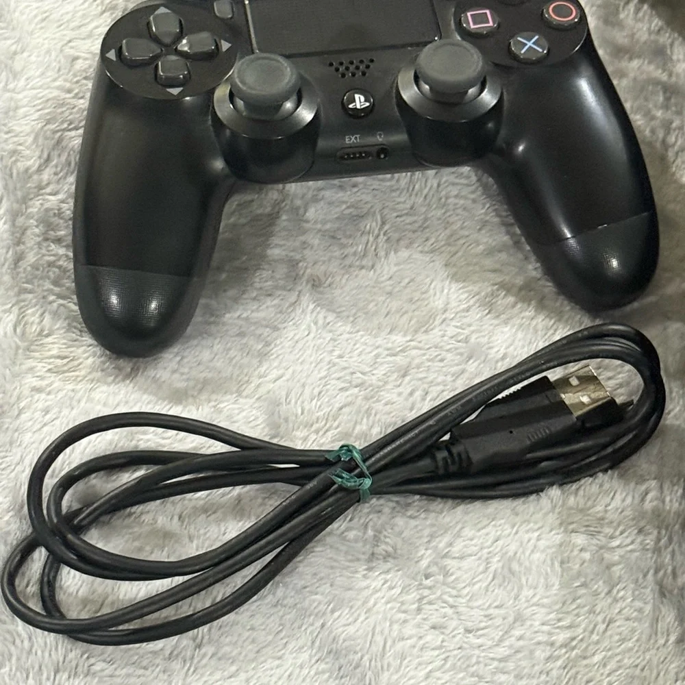 Sony PlayStation 4 1 TB Console & Dual Shock Wirless Controller, EUC